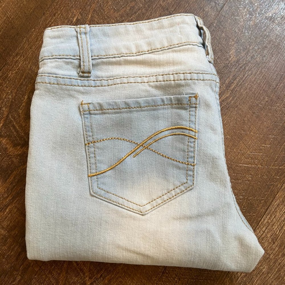 London Low Rise Skinny Fit - Light Wash - Size 5 - Picture 8 of 8